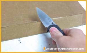 Sharpen a knife with a Cardboard